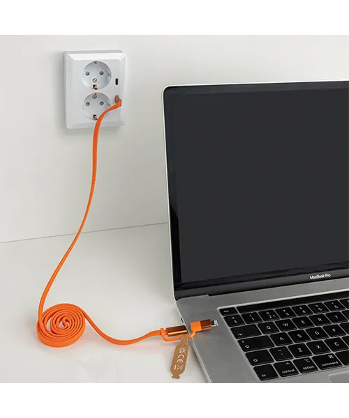 Kabelp302.91_7 Ултратънък кабел от рециклирани материали с USB-C и Lightning конектори.