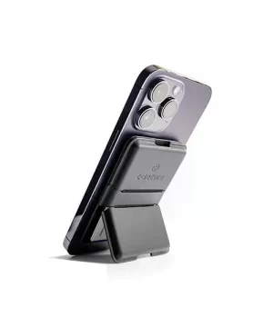 Портфейл за телефон C-Secure закрепен с MagSafe към iPhone