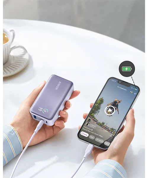 Преносима батерия_9 Външна батерия Anker с два USB-C и един USB-A порт за зареждане на няколко устройства