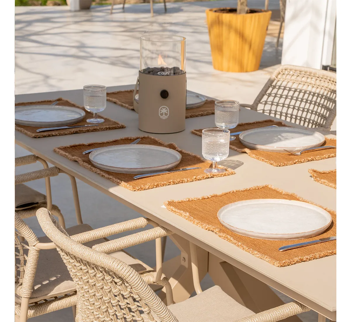 Газов Фенер 233641m Модел Cosiscoop Original, заснет върху маса в модерна обстановка