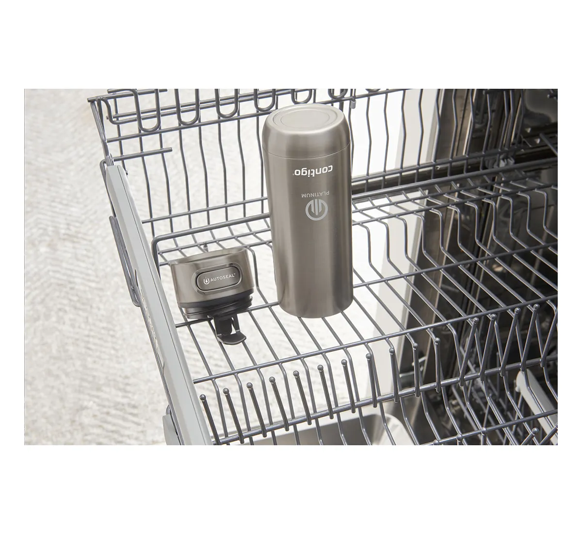 ТермоЧаша 201001h Капак и корпус, показващи лесното разглобяване и почистване