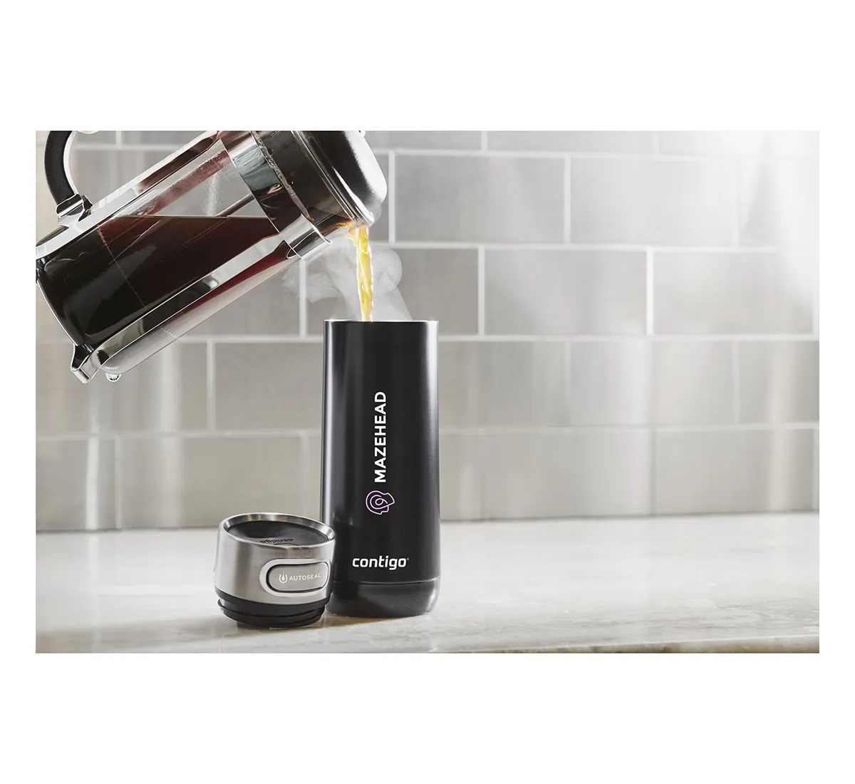 ТермоЧаша 201098g Термочаша с горещо кафе и видима пара – демонстрация на топлинна изолация