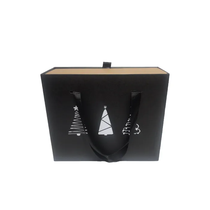 Подаръчна кутия _1 Комплект Calm & Bright с бонбониера, тефтер A5, метална химикалка и LED фенерче, подредени за снимка