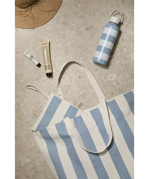 Бутилкккка 600 мл 3 Стоманена бутилка с бяла силиконова дръжка за носене