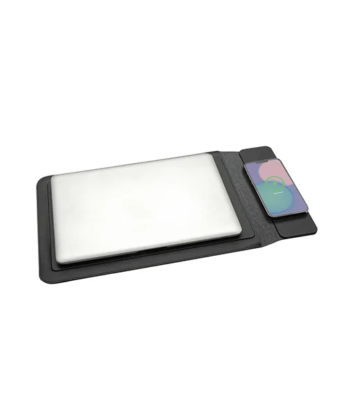 Калъф за лаптоп 1 Отворен калъф за лаптоп, показващ вътрешното пространство за устройство