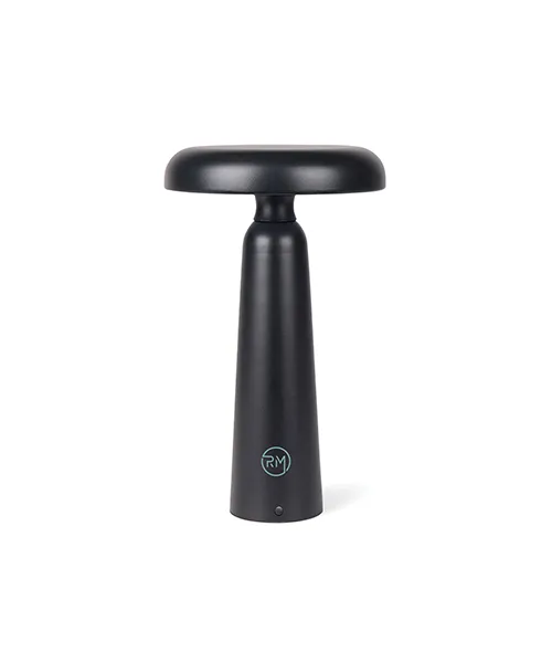 Настолна Лампа _3 Настолна лампа, която комбинира преносимост, стабилност и лесен контрол на светлината.