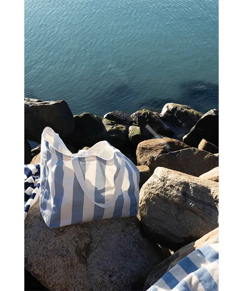 Плажна чанта_1 Проста и елегантна форма с дълбок интериор за хавлии и книги.