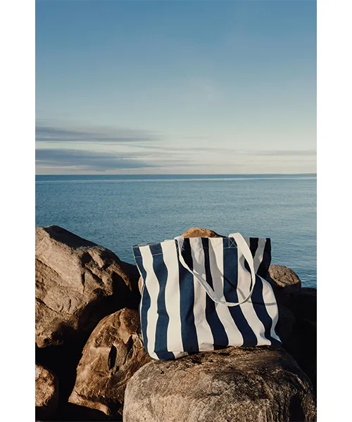 Плажна чанта_4 Идеална за плаж, пътувания или кратко пазаруване в градска среда.