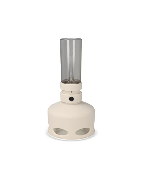 Лампа_5 Детайлно изображение на LED лампата със стъклен капак и USB-C вход.