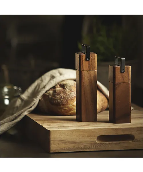 сол и пипер Мелнички за сол и пипер от масивно орехово дърво BlackSmith